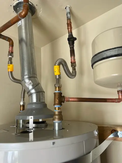 Water heater installation and plumbing repair in Oak Park - Northwood
